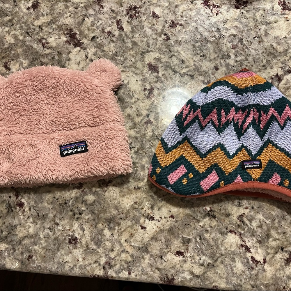 Patagonia Baby Fuzzy Pink and Patterned Beanie Duo (6-12 months)